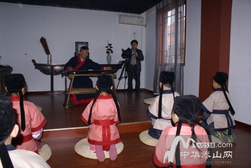 學習古琴。